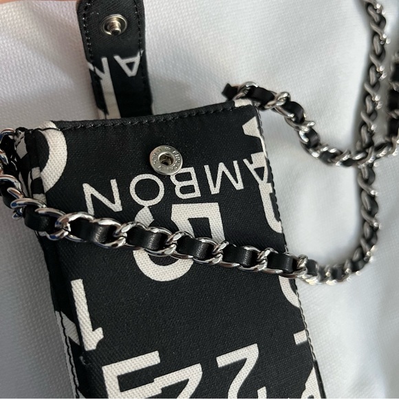 Authentic Chanel crossbody pouch with chain - Picture 9 of 15